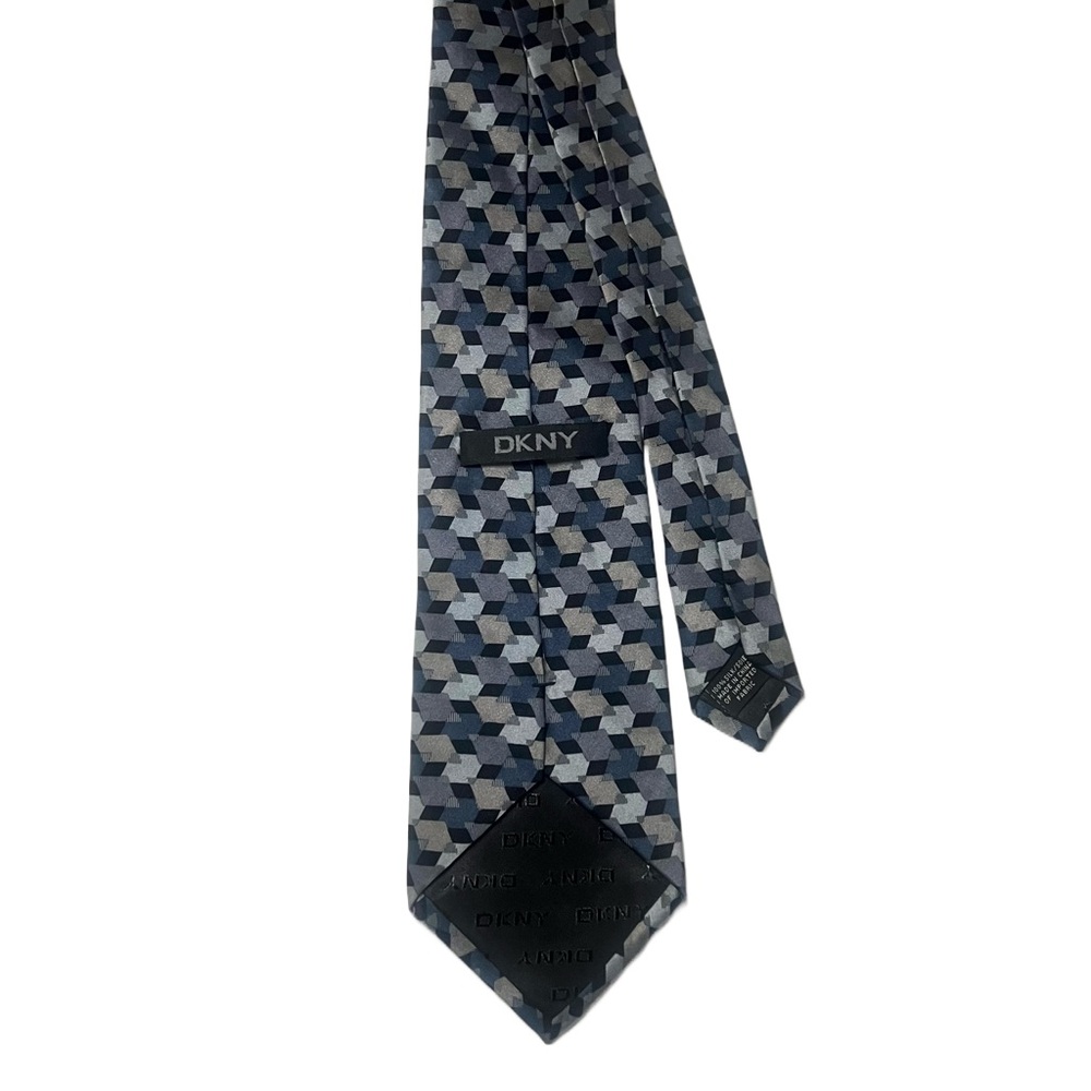 DKNY 100% Silk Men’s Designer Tie Gray Blue‎ Geometric Business Casual Necktie